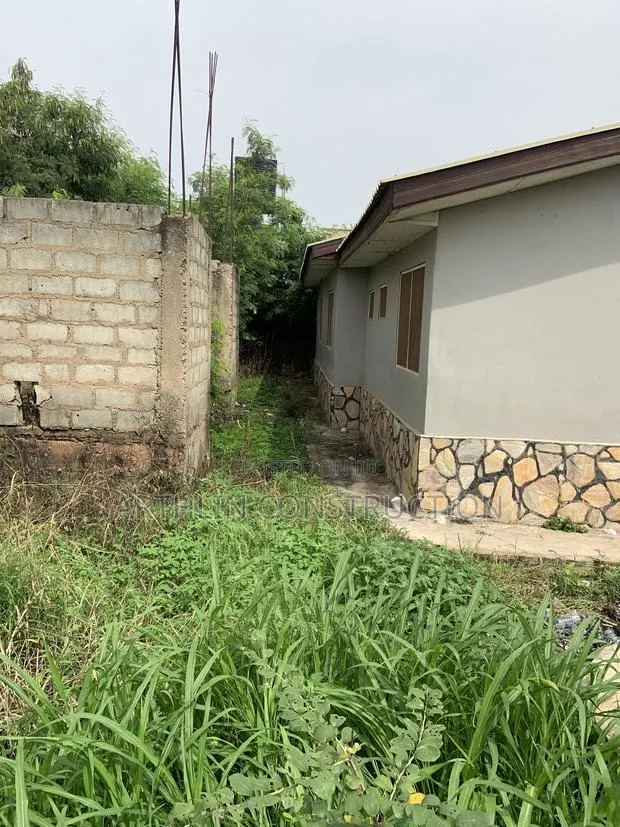 14bdrm Villa in New Legon for sale · Photo 1