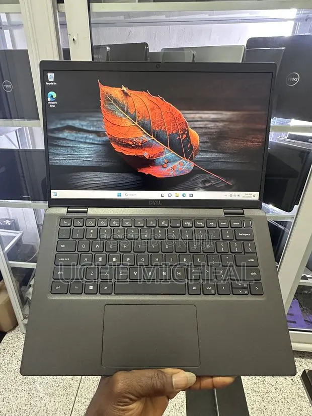 Laptop Dell Latitude 7420 32GB Intel Core i7 SSD 256GB · Photo 1