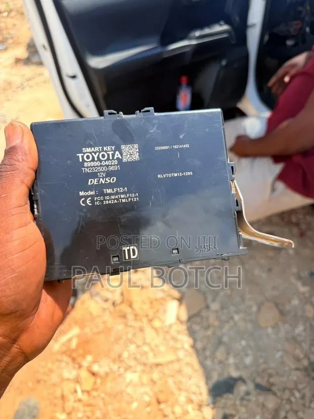 2016,2017,2018,2019 Toyota Tacoma Smart Key Computer Assembly. · Photo 1