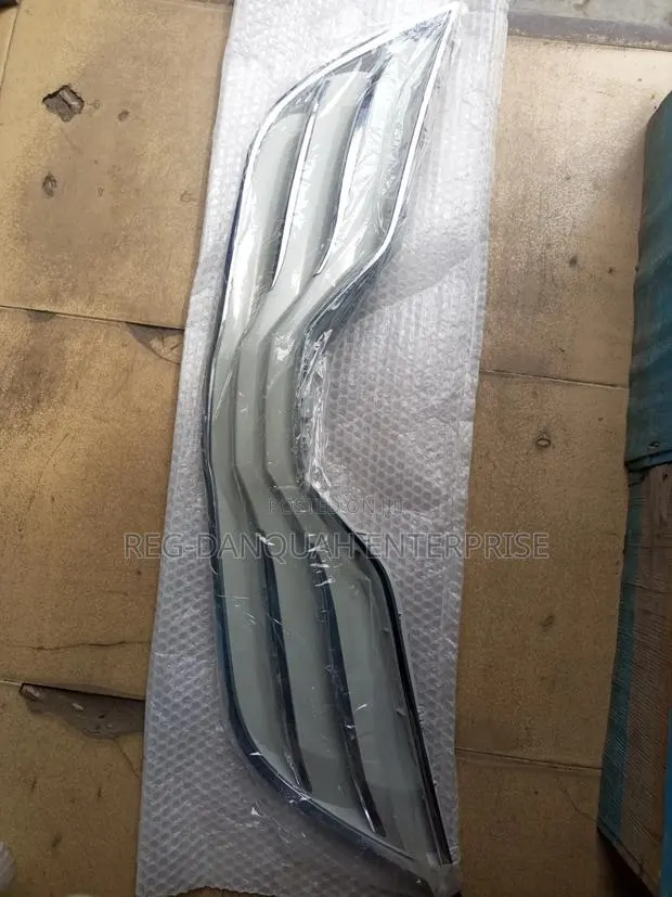Toyota Camry 2010 Top Grille LE · Photo 1
