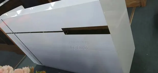 Reception Desk · Photo 1