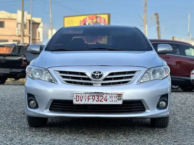 Toyota Corolla 2010 Silver · Photo 1