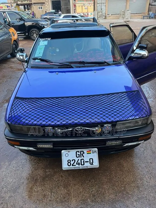 Toyota Corolla Hatchback 1994 Blue · Photo 1