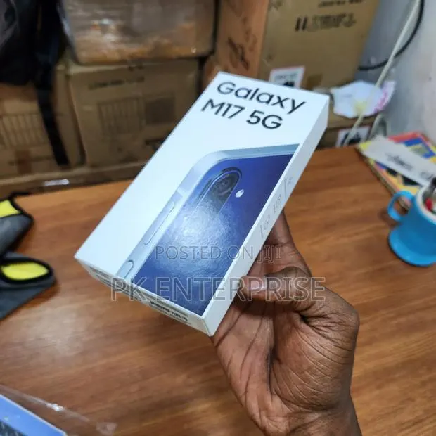 New Samsung Galaxy M17 5G 128 GB Blue · Photo 1