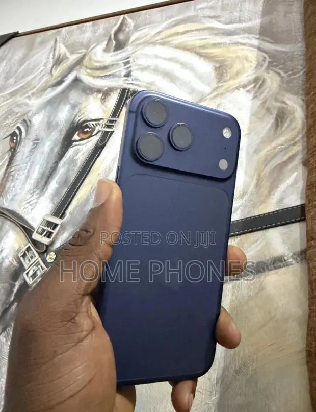 Apple iPhone 17 Pro Max 256 GB Blue · Photo 1