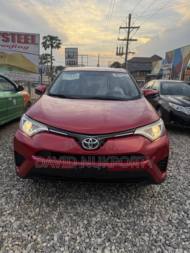 Toyota RAV4 2017 Red · Photo 1