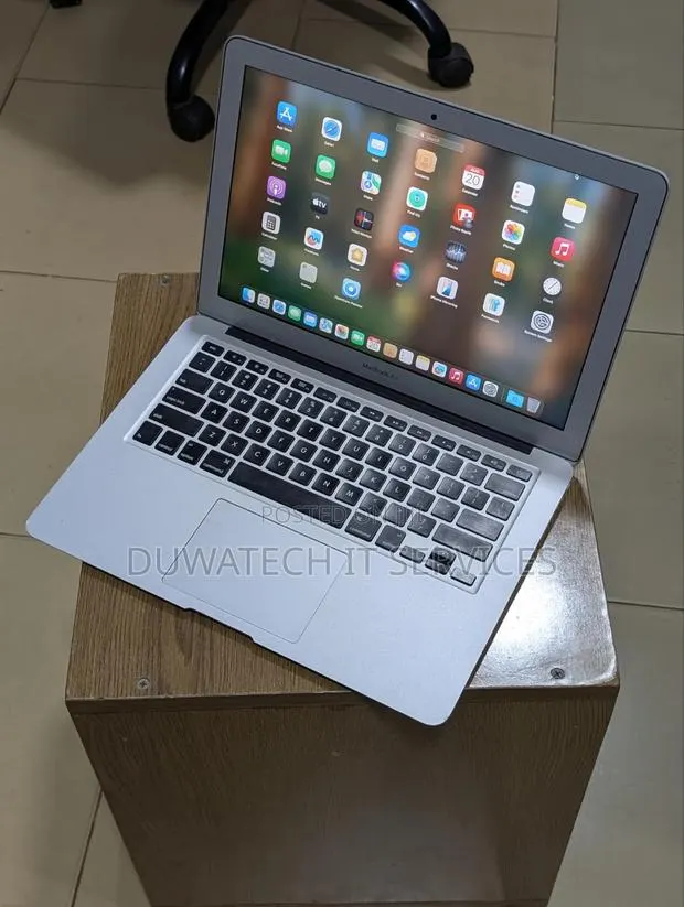 Laptop Apple MacBook Air 2017 8GB Intel Core i5 SSD 256GB · Photo 1