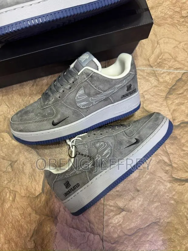 Original Nike Airforce 1 Undefeated Gray Suede · Photo 1