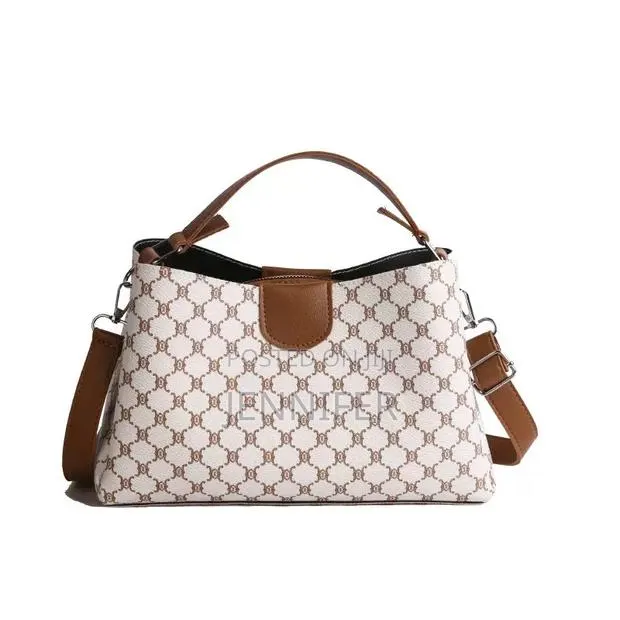Versatile Shoulder Bag · Photo 1