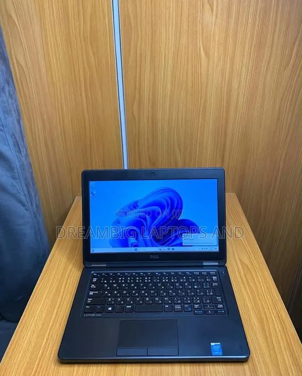 Laptop Dell Latitude 12 E5250 8GB Intel Core i5 SSD 128GB · Photo 1