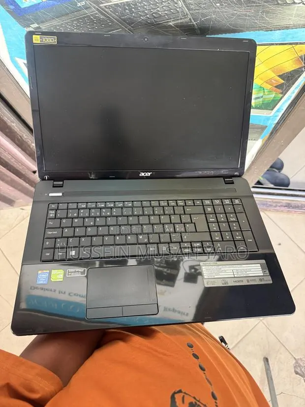 Laptop Acer Aspire E1-772G 8GB Intel Core i5 HDD 500GB · Photo 1