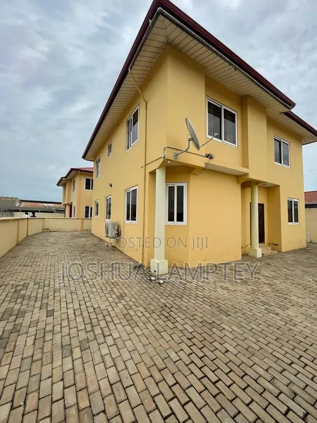 Furnished 4bdrm House in Petroleum Estate, Mile 7 for rent · Photo 1