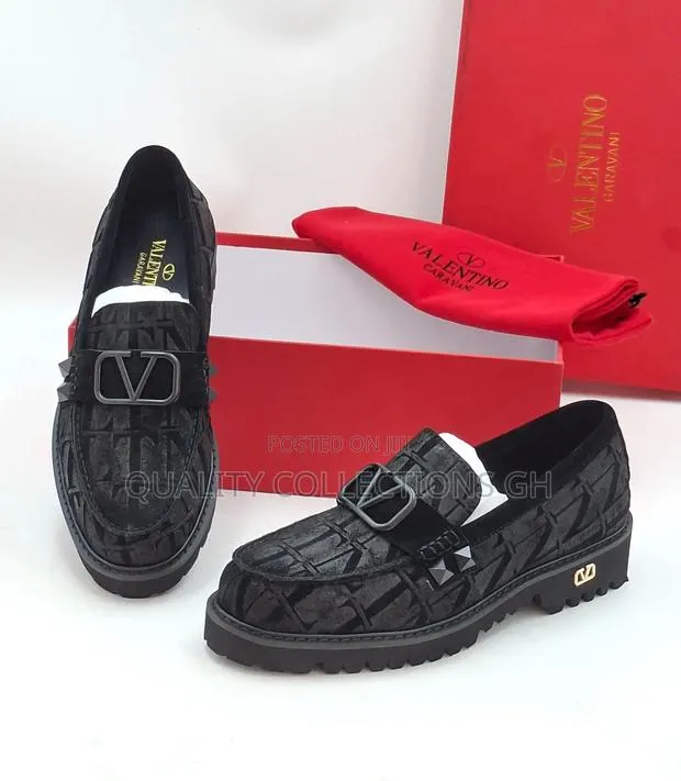 Valentino Garavani Black Shoe · Photo 1