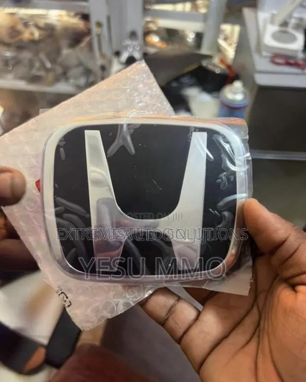 Honda Accord 2018 Front Led Crown or Emblem · Photo 1