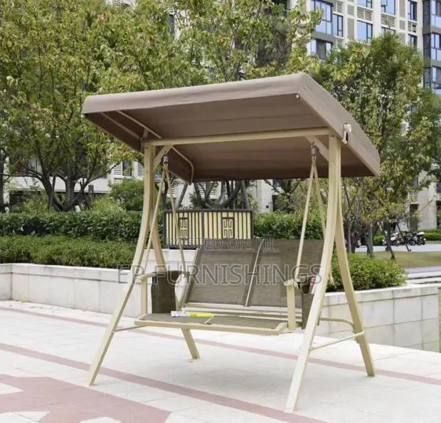 Outdoor Swinging Chair · Photo 1