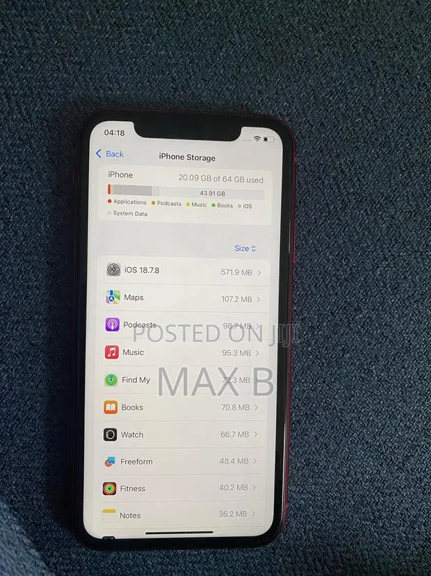 Apple iPhone 11 64 GB Red · Photo 1