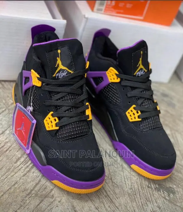 Air Jordan 4 · Photo 1