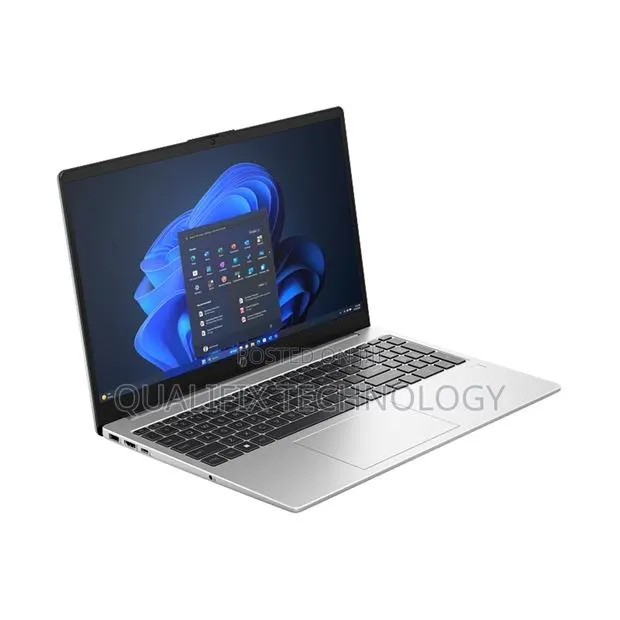 New Laptop HP 250 G10 8GB Intel Core i3 SSD 512GB · Photo 1