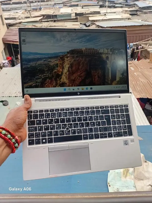 Laptop HP EliteBook 850 G8 16GB Intel Core i5 SSD 256GB · Photo 1