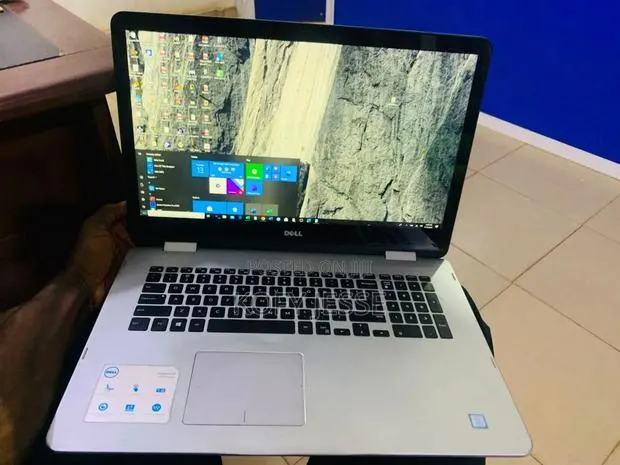 Laptop Dell Inspiron 17 7779 16GB Intel Core i5 SSD 1T · Photo 1