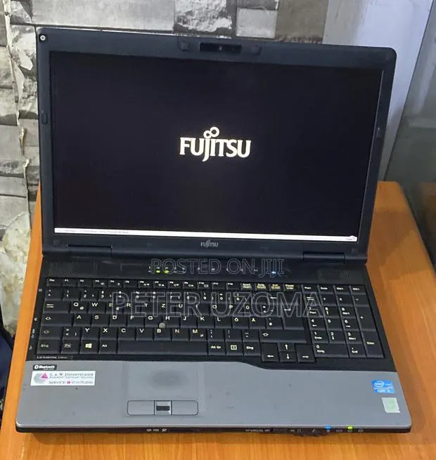 Laptop Fujitsu Lifebook E448 8GB Intel Core i5 HDD 256GB · Photo 1