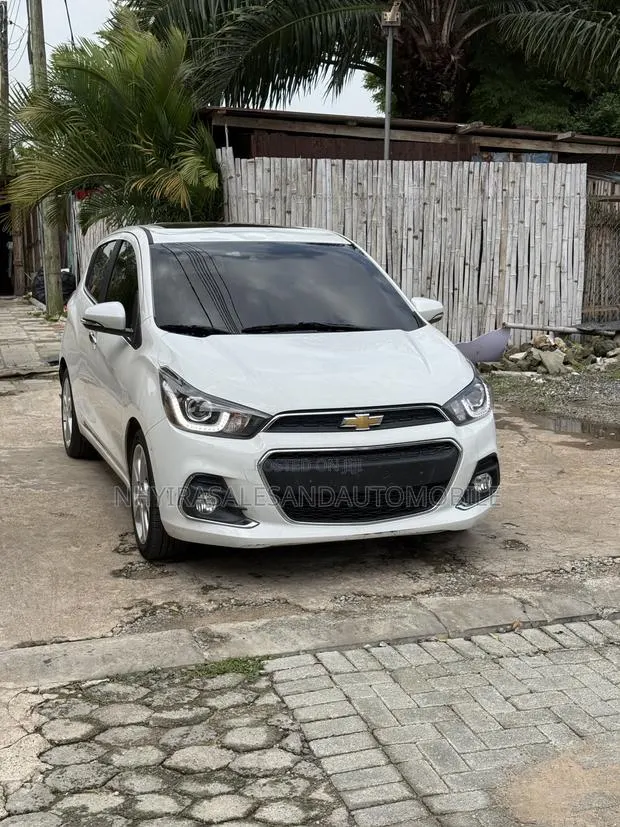 Chevrolet Spark LT w/2LT CVT 2017 White · Photo 1