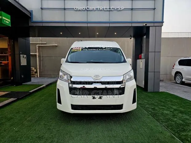 Toyota HiAce 2023 White · Photo 1