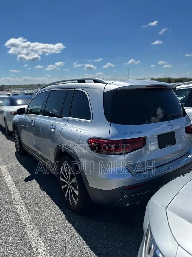 Mercedes-Benz GLB-Class GLB 250 4MATIC 2021 Silver · Photo 4