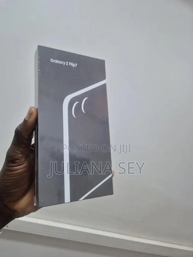 New Samsung Galaxy Z Flip7 256 GB Black · Photo 1
