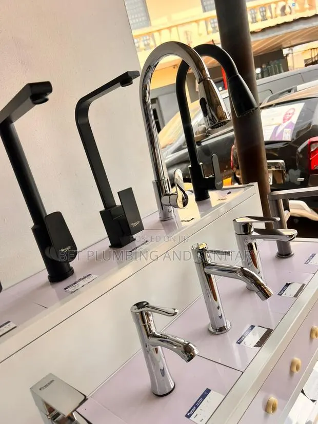 Hot and Cold Sink Faucet Tap- Kitchen Tap · Photo 1