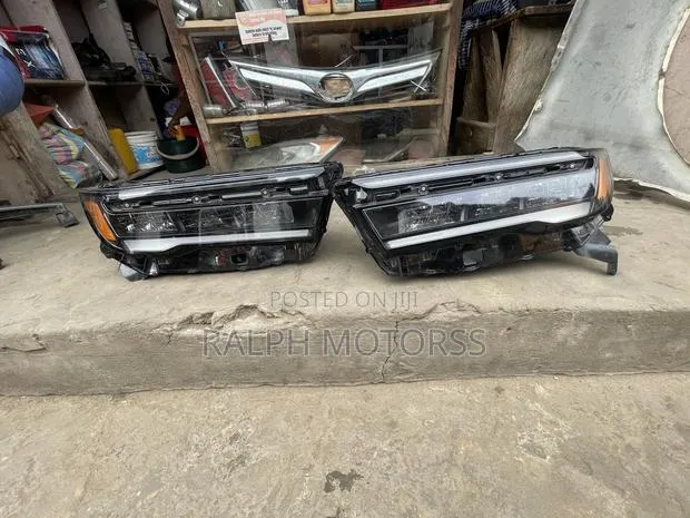 Honda Pilot 2022-2025 Headlight · Photo 1
