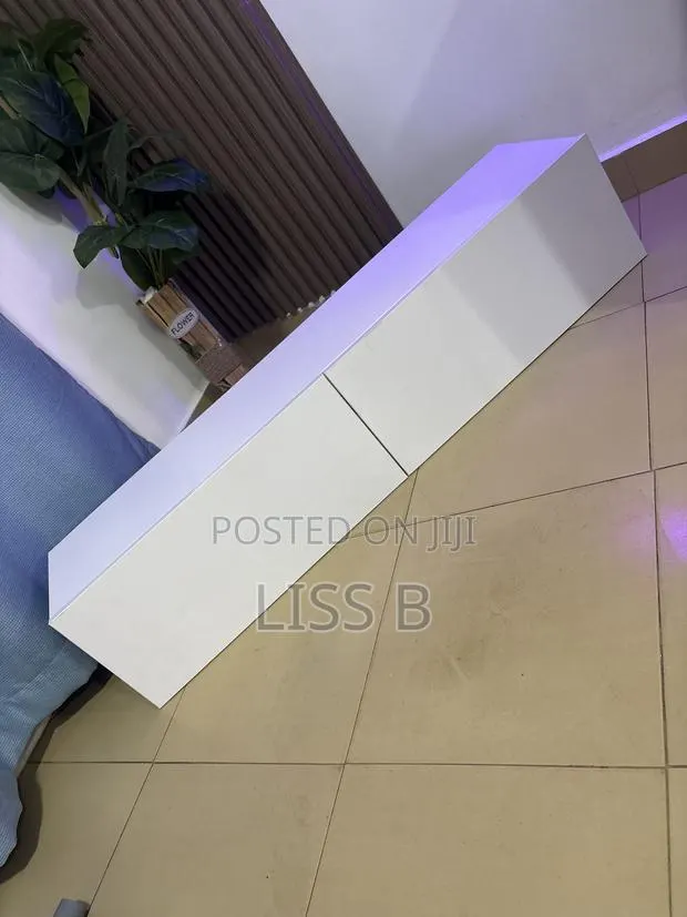 TV Console · Photo 1