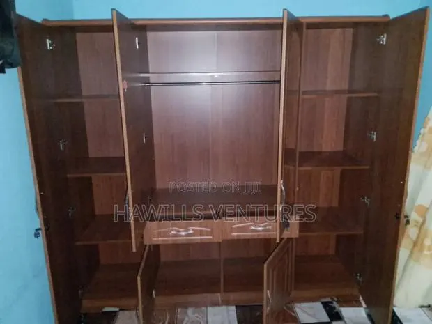 Four in One Wardrobe · Photo 1