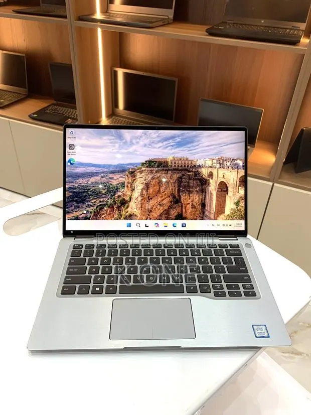 Laptop Dell Latitude 7400 8GB Intel Core i5 SSD 256GB · Photo 1
