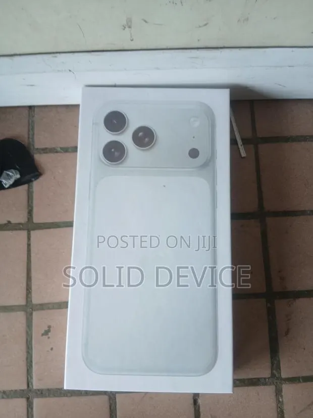 New Apple iPhone 17 Pro Max 1 TB Silver · Photo 1