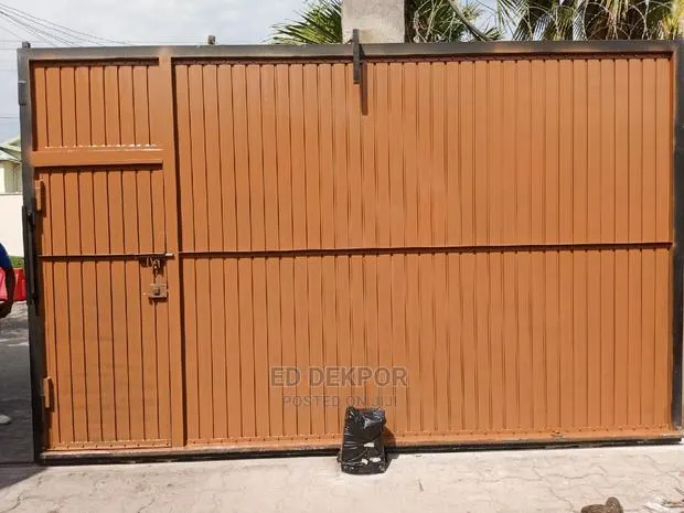 Gold Brown Gate · Photo 1