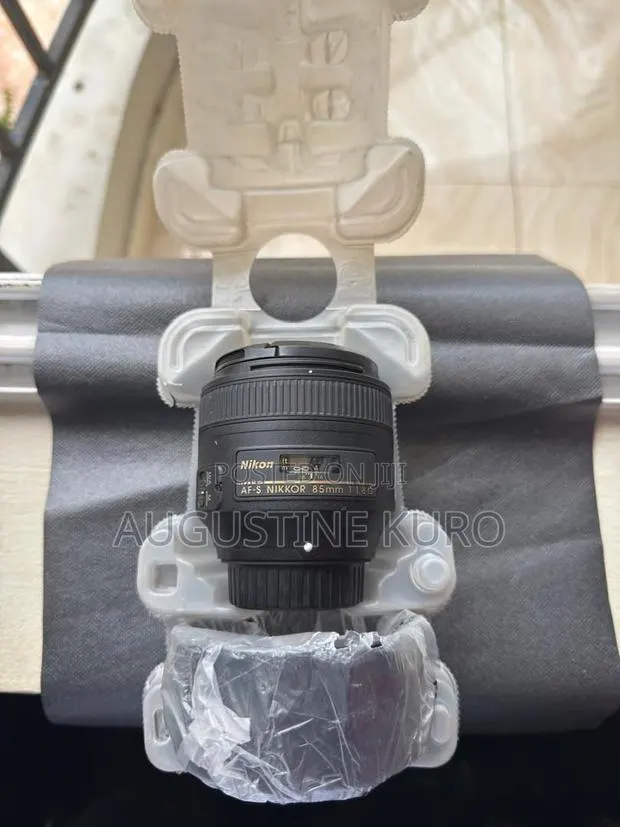 Nikon AF-S NIKKOR 85mm F/1.8g Portrait Lens · Photo 1