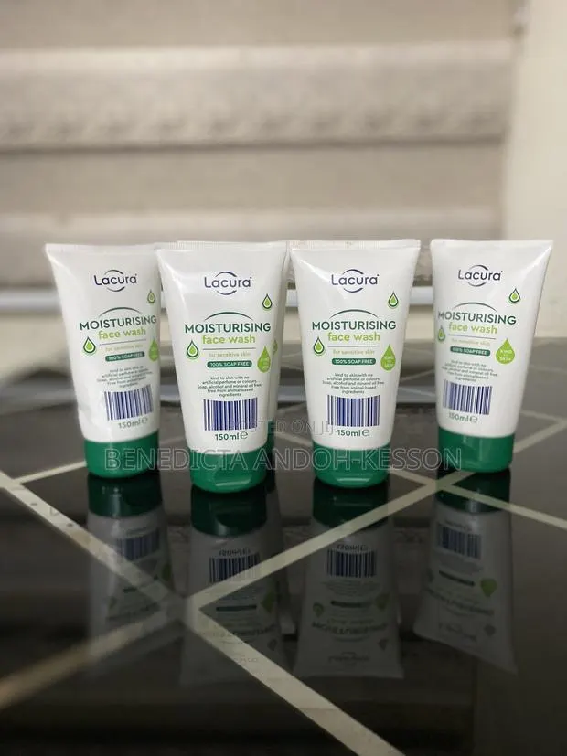 Lacura Moisturizing Facial Wash 150ml · Photo 1