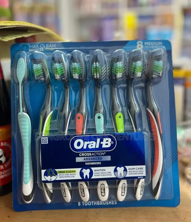 Oral-B in 1 Toothbrush 8pcs · Photo 1