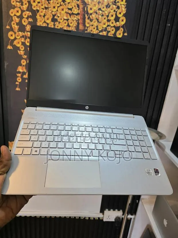 Laptop HP 15-dy1032wm 16GB Intel Core i7 SSD 256GB · Photo 1