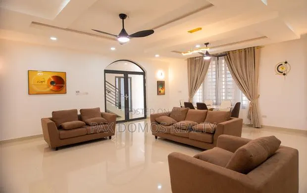 Furnished 4bdrm House in Tema Com 25 - Airbnb for rent · Photo 1