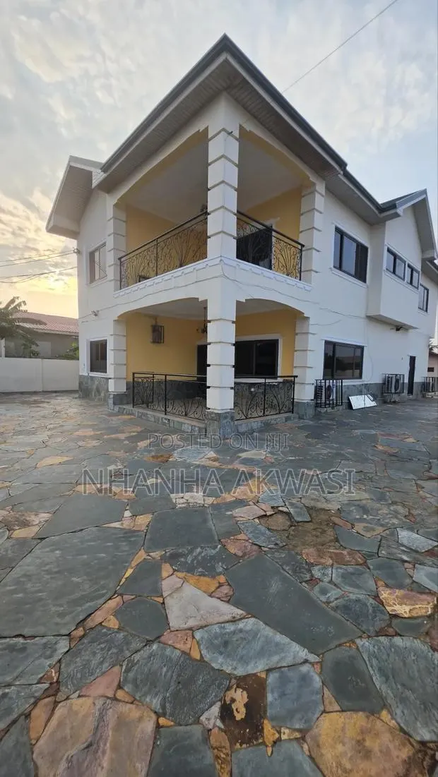 4bdrm House in Community 18, Sakumono for rent · Photo 1