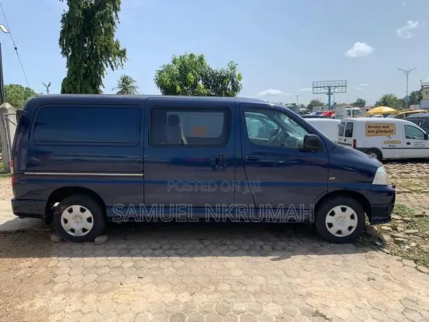 Toyota HiAce 2004 Blue · Photo 1