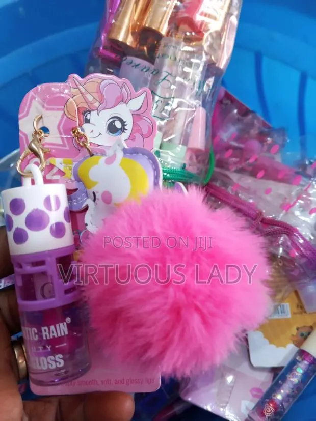 Ladies 3in1 Lip Gloss With Nice Flavours and Holders · Photo 1