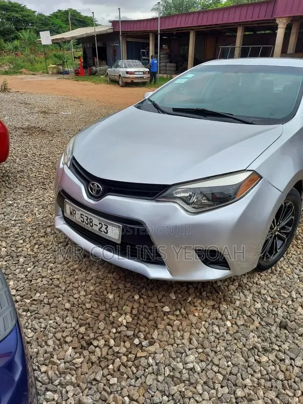 Toyota Corolla 2018 Silver · Photo 1