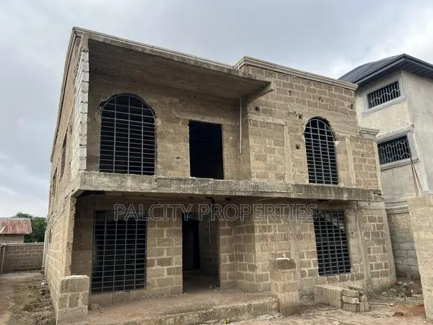 5bdrm House in Ejisu Krapa for sale · Photo 1