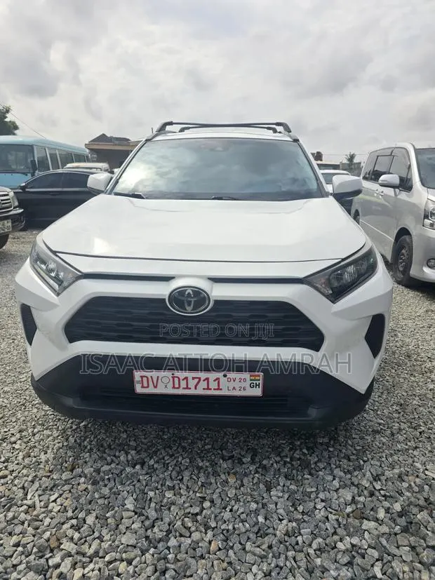 Toyota RAV4 XLE Premium AWD 2020 White · Photo 1