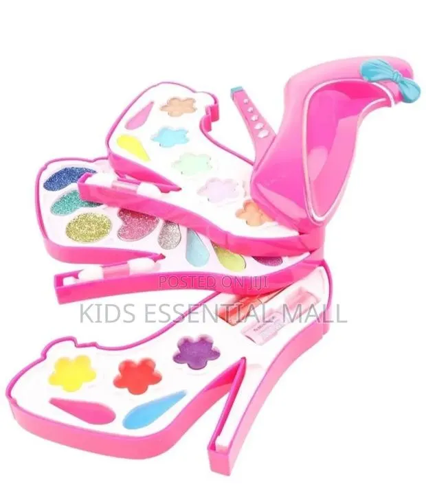Barbie Triple Heel Makeup Set for Kids · Photo 4
