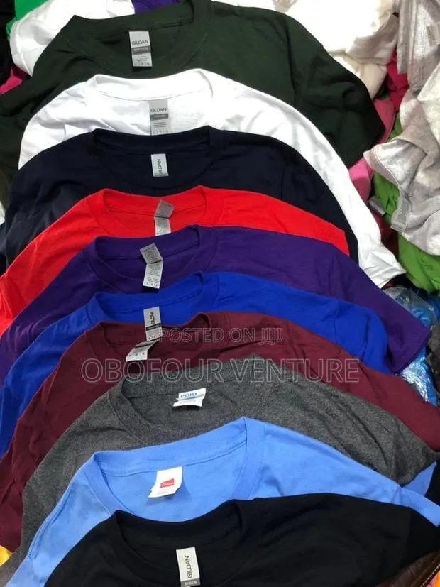 Gildan Unisex Plain T-Shirt · Photo 1
