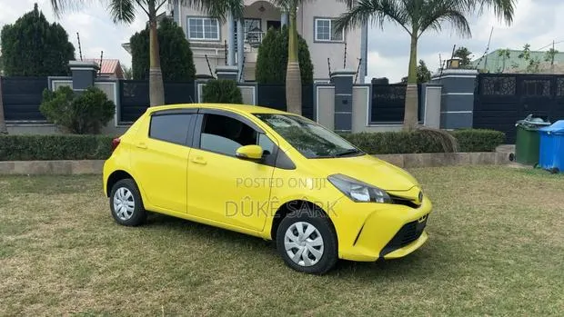Toyota Vitz 1.5 FWD 5dr 2015 Yellow · Photo 1